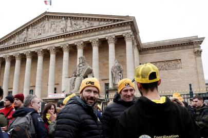 Fransa'da hükümetin düşmesi ihtimaline karşı erken seçim hazırlığı