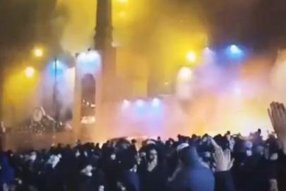 İran'ın başkenti Tahran'da cami ateşe verildi