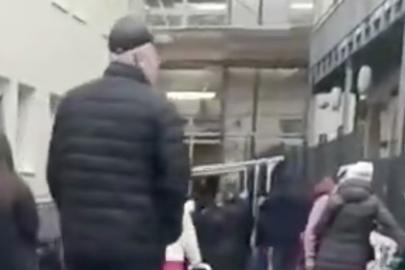 Almanya’da yaşayan gurbetçi, gıda yardımı için sırada bekleyenleri paylaştı