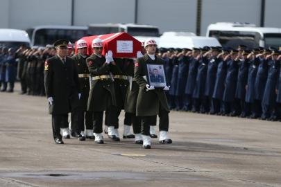 Balıkesir’de şehit pilot için tören: İbrahim Bolat son yolculuğuna uğurlandı