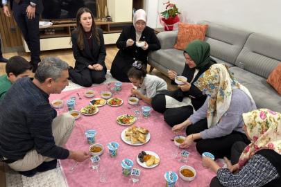 Fatma Betül Sayan Kaya'dan depremzedelere Ramazan ziyareti
