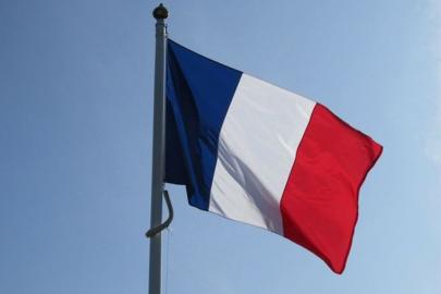 Fransa'da kışlada başından vurulan asker öldü