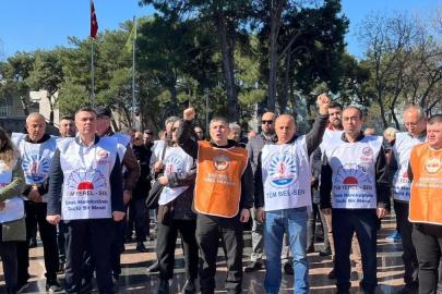 İzmir Buca'da maaşlarını alamayan memurların eylemi devam ediyor