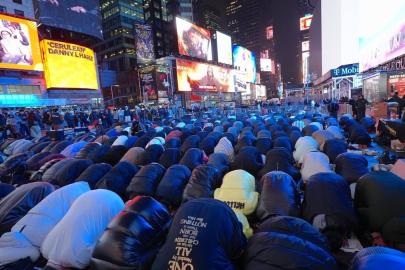 New York'da Ramazan çoşkusu: Binlerce Müslüman iftar için Times Meydanı'nda buluştu