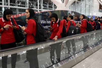İranlı kadın futbolculardan biri daha iltica talebini geri çekti