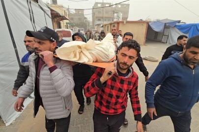 İsrail, Gazze'de bir eve saldırdı: 2'si çocuk 4 kişi hayatını kaybetti