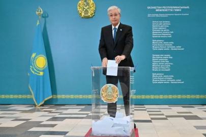 Kazakistan sandık başında anayasayı değiştirdi