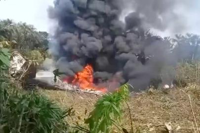 Kolombiya’da nakliye uçağı düştü: İçinde 110 askeri personel bulunuyor