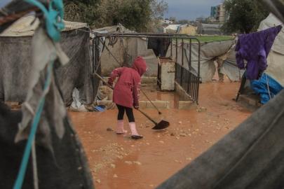 Suriye'de sığınmacı kamplarını su bastı