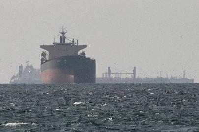 Hürmüz Boğazı, askeri gemiler için hala kapalı