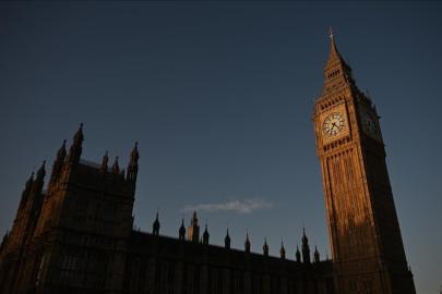 İngiltere'den tarihi sigara kararı: 2009 sonrası doğanlara ömür boyu satış yasağı