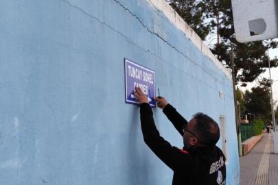 Tuncay Sonel'in adının verildiği caddenin tabelası söküldü