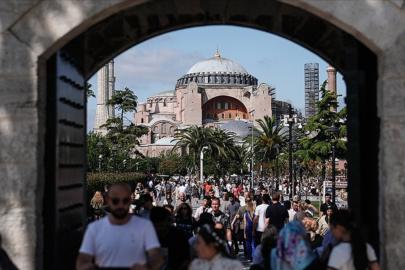 Yerli turistler geçen yıl seyahate 555,1 milyar lira harcadı