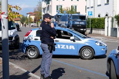 İtalya'nın Modena şehrinde araç yayaların arasına daldı: Çok sayıda yaralı, sürücü gözaltında