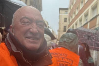 Madrid'de 300 dairesi olan Fransisken tarikatı yoksulluk vaaz edip yaşlıyı tahliye etti
