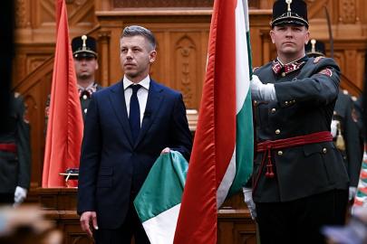 Péter Magyar Macaristan Başbakanı olarak yemin ederek göreve başladı
